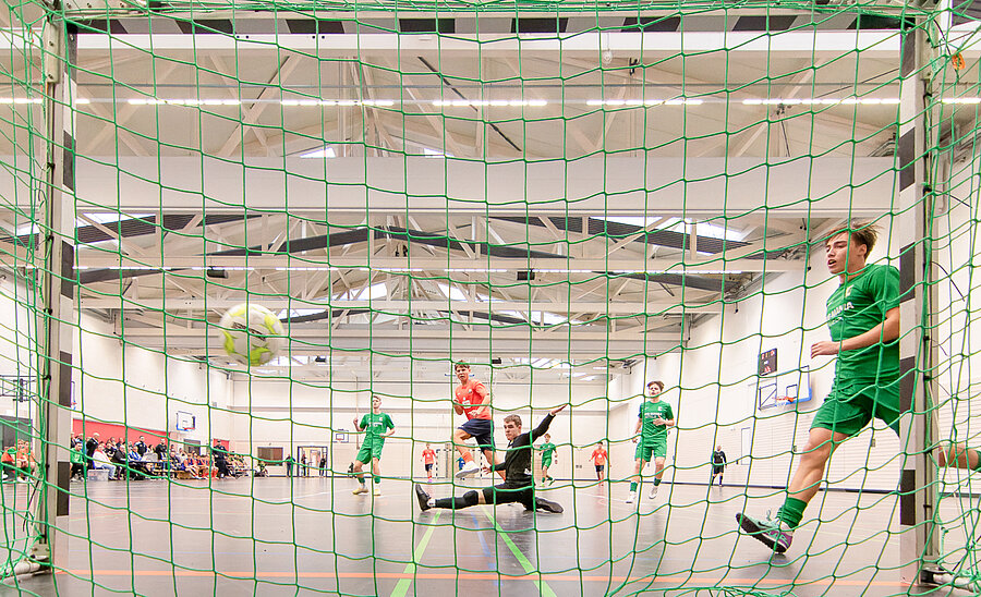 Im Finale der B-Junioren gewann der SC Borea Dresden knapp mit 1:0 gegen die BSG Chemie Leipzig. In der Gruppenphase trennten sich beide Mannschaften noch 0:0. © Ullrich Gräfenhain  